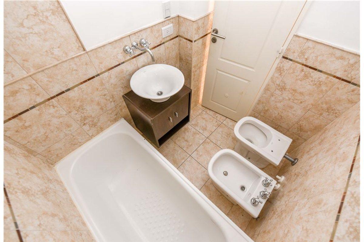 Foto de VENTA DEPARTAMENTO 3 AMB COCHERA BAULERA BERNAL, imagen 2