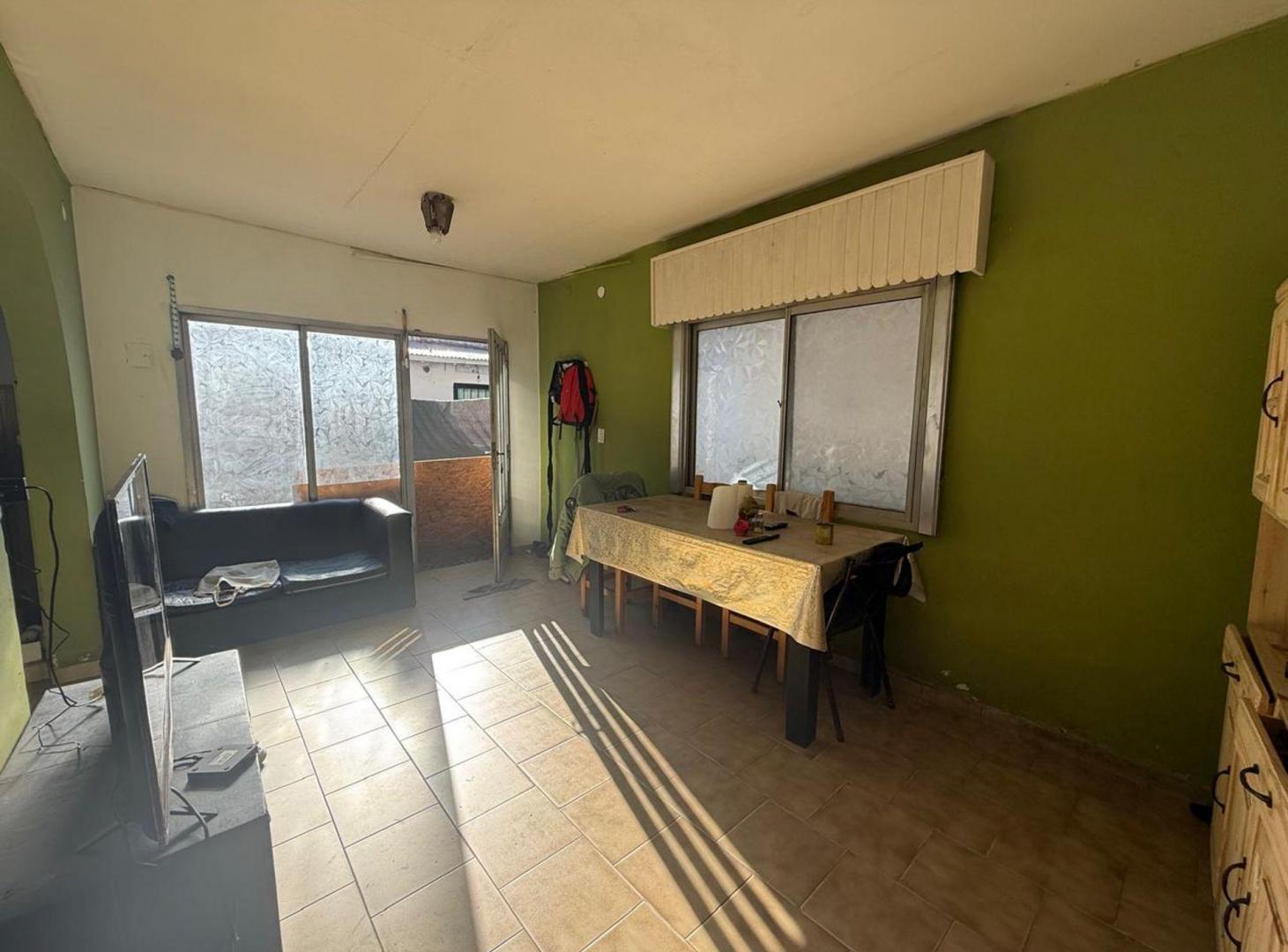 Foto de VENTA DE CASA EN BERAZATEGUI 2 PLANTAS, imagen 2