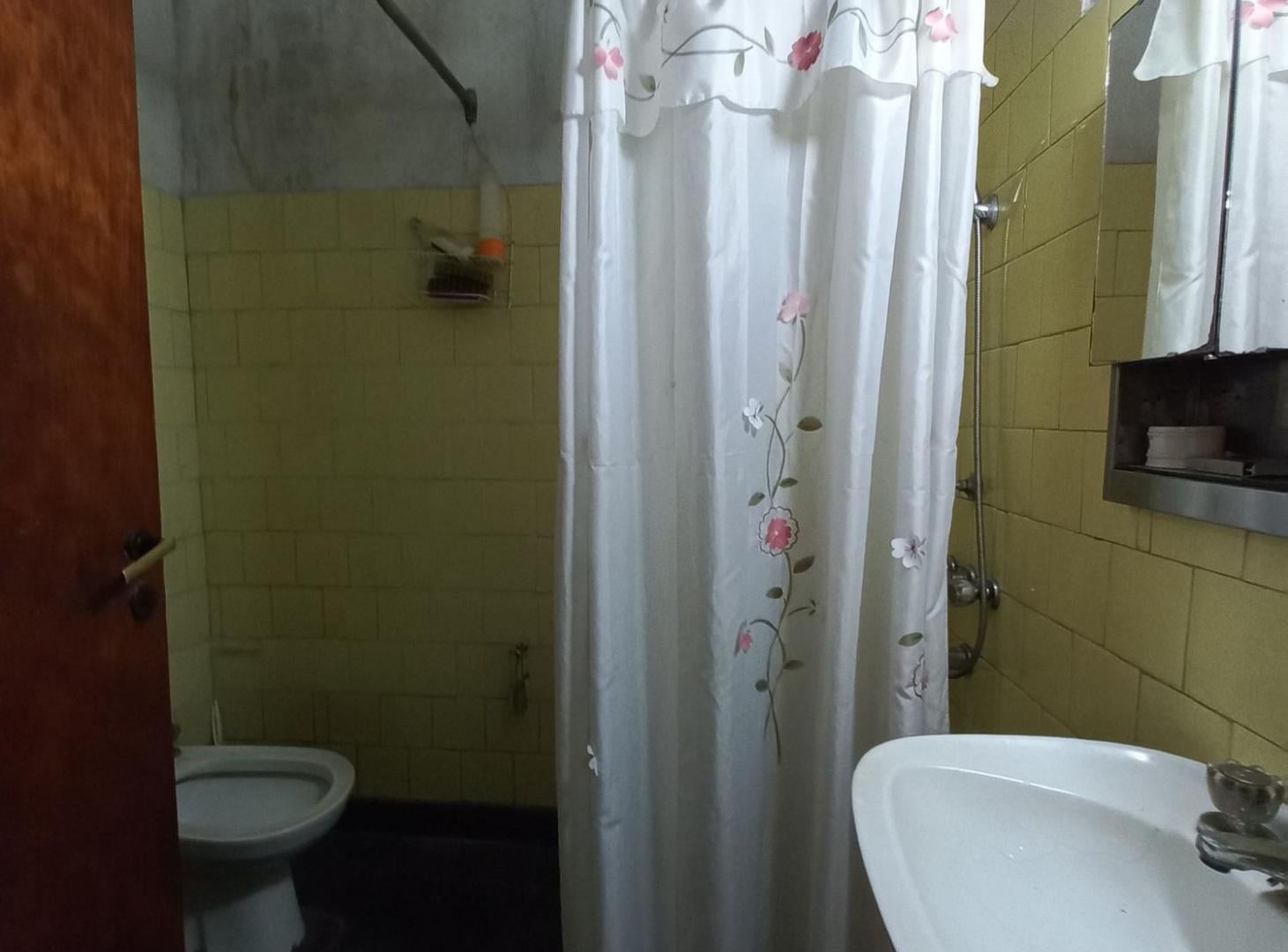 Foto de VENTA CASA 3 AMB A RECICLAR- MORENO 1266 QUILMES, imagen 5