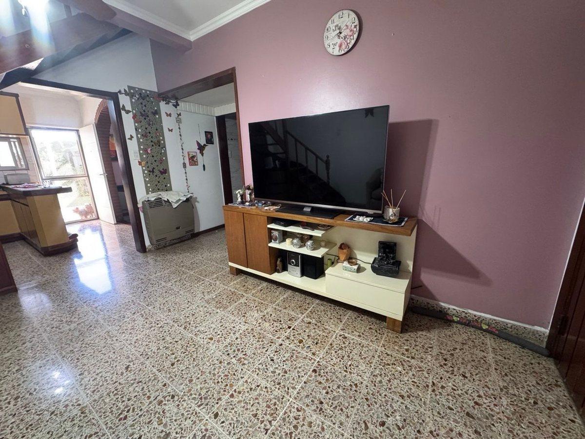 Foto de Venta casa 5 Ambientes Berazategui, imagen 2