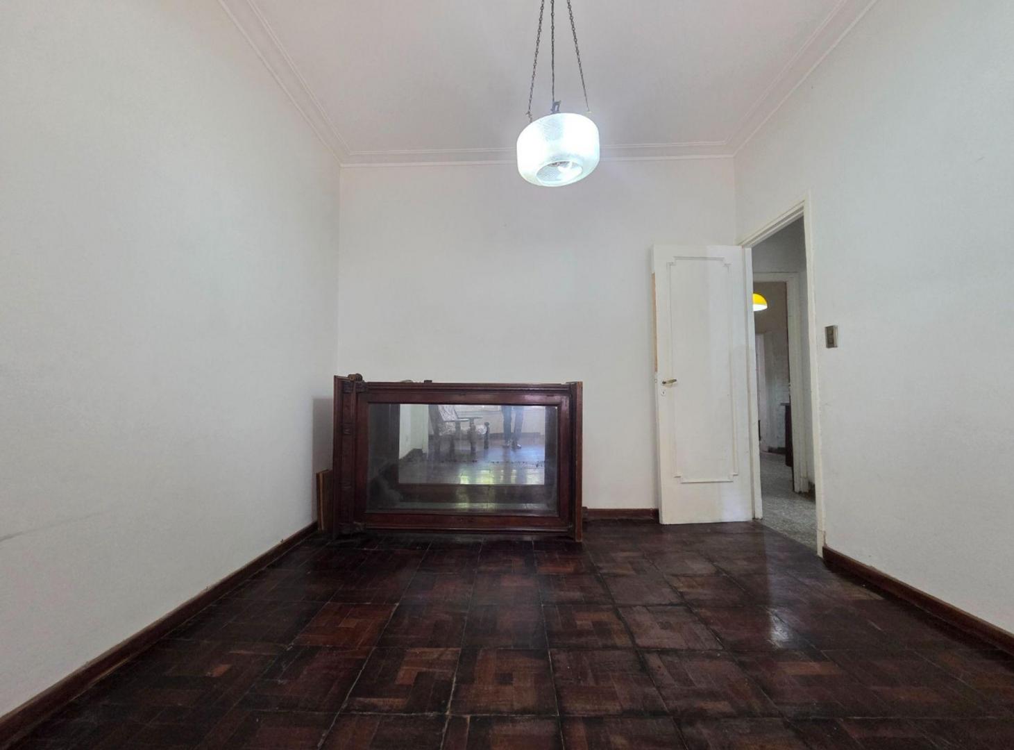 Foto de VENTA CASA 4 AMBIENTES CON COCHERA EN EZPELETA, imagen 2