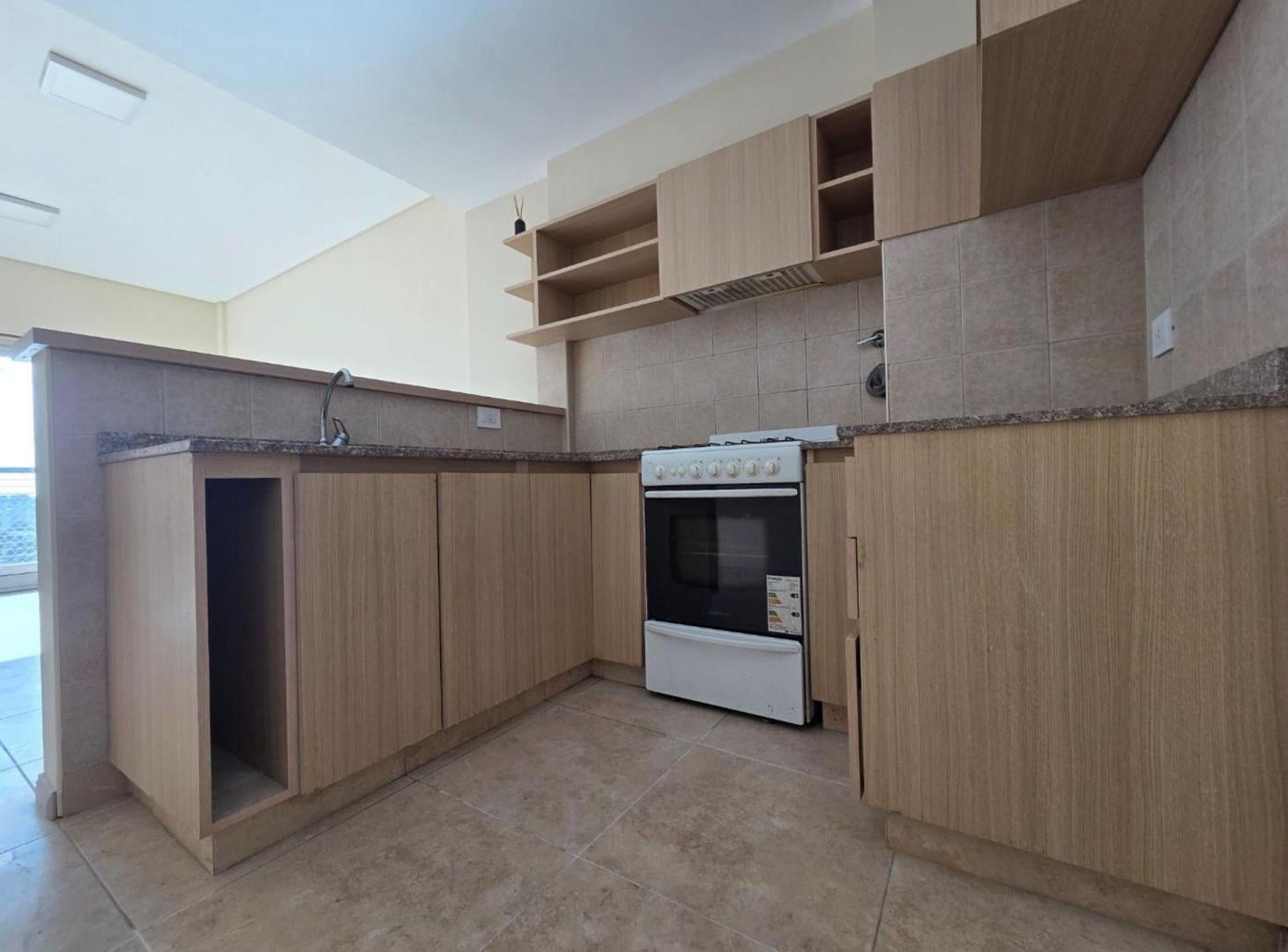Foto de VENTA DEPARTAMENTO 2 AMB C COCHERA MACONDA, imagen 2