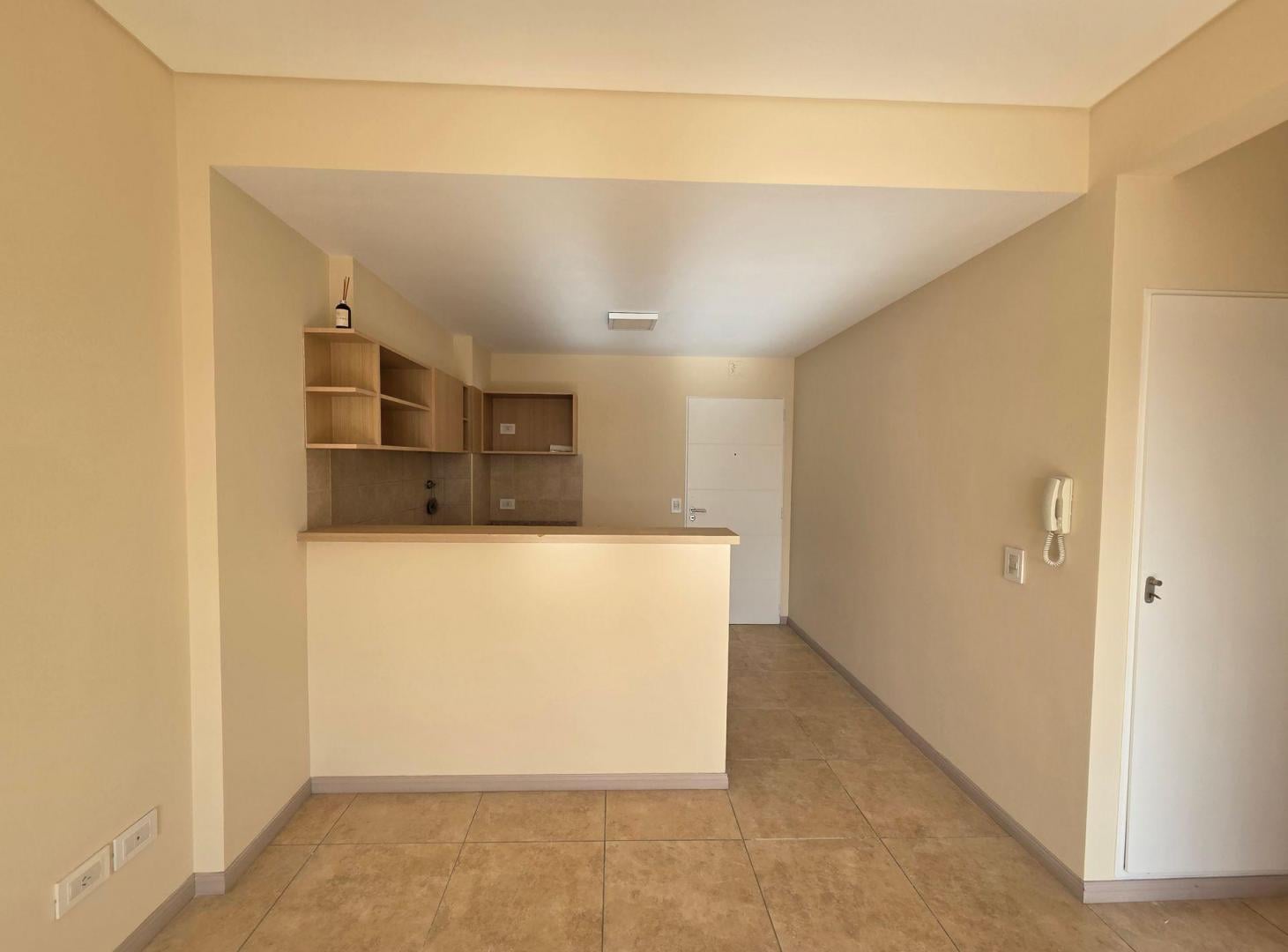 Foto de VENTA DEPARTAMENTO 2 AMB C COCHERA MACONDA, imagen 1