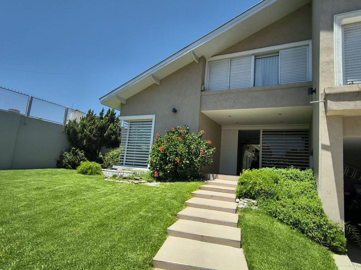Foto de CASA EN VENTA -POSIBLE APTA BANCO, imagen 2