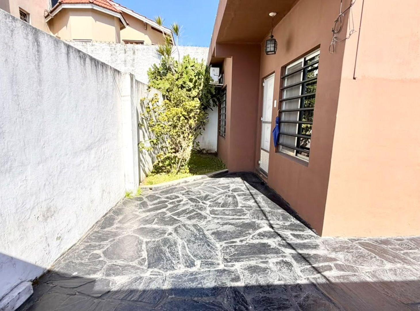 Foto de PH 3 AMBIENTES CON PATIO Y QUINCHO EN BERNAL ESTE, imagen 2