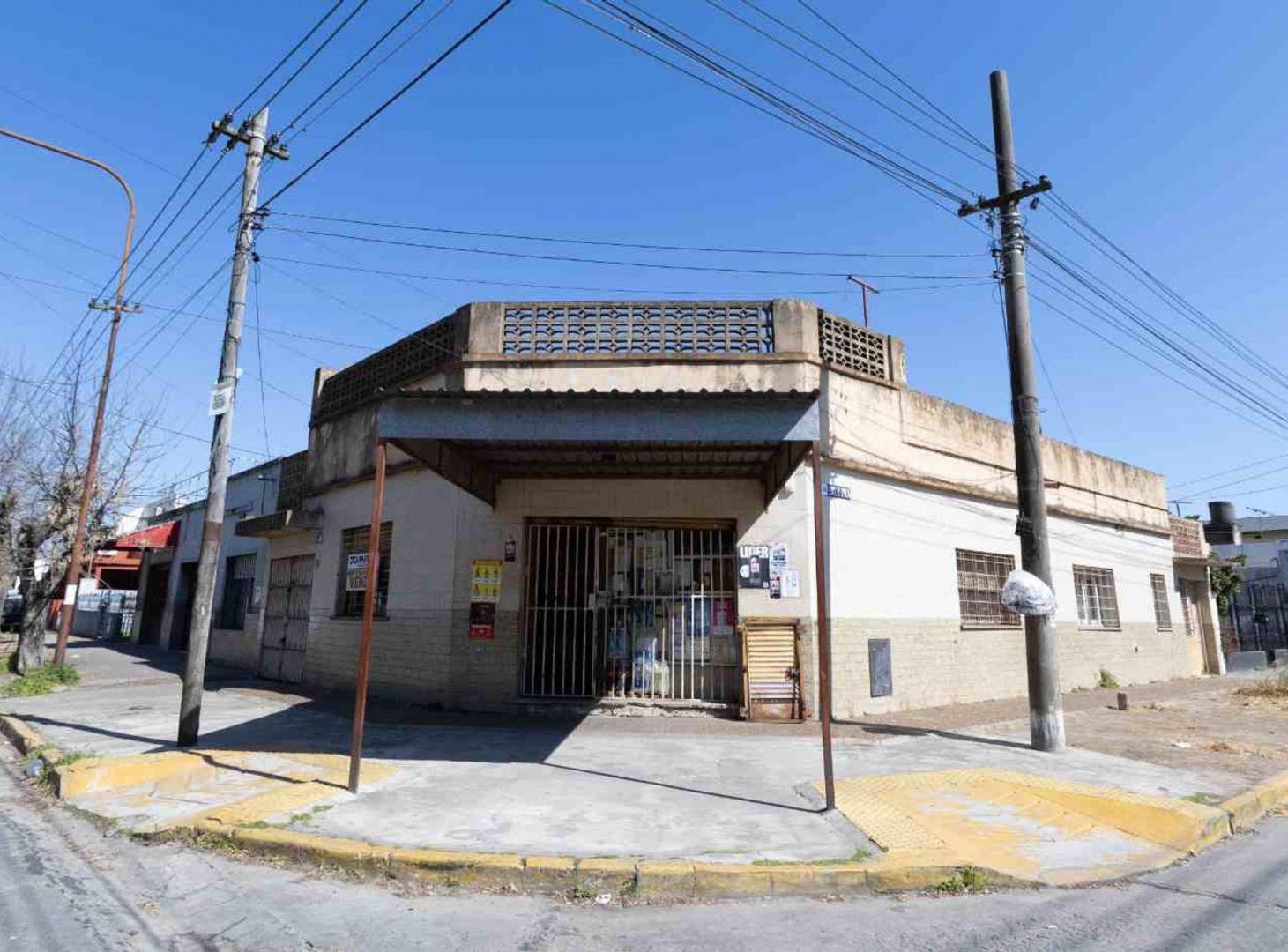 Foto de Oportunidad: casa con local a reciclar en Ezpeleta, imagen 1