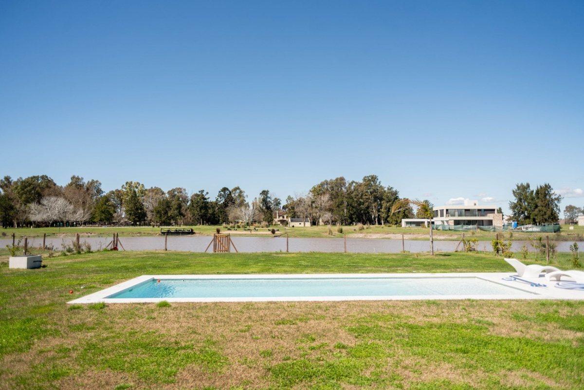 Foto de CASA EN VENTA AREA 60 7 AMB BARRIO LA VICTORIA, imagen 4