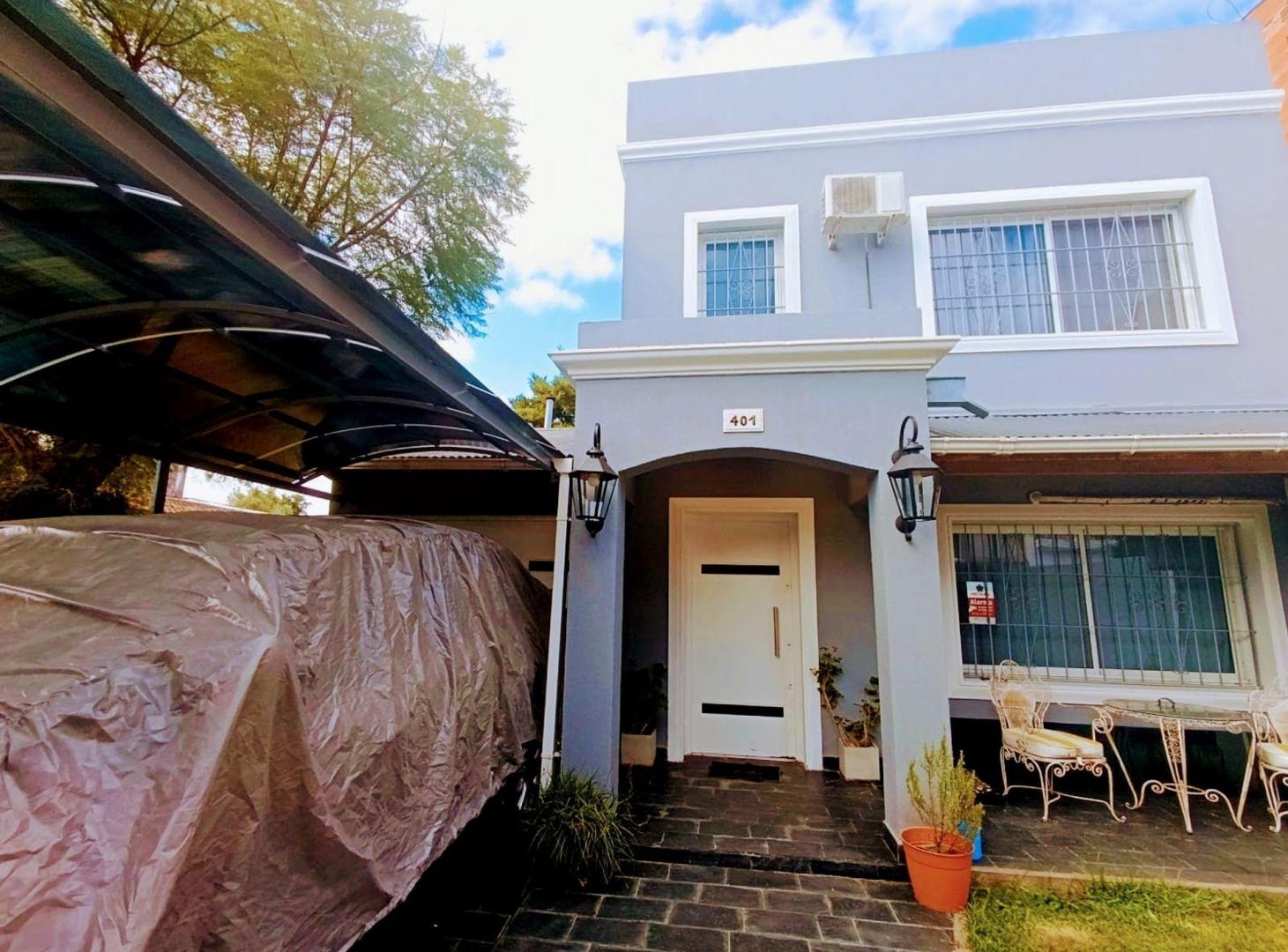 Foto de Venta Casa con pileta en Ezpeleta, imagen 1