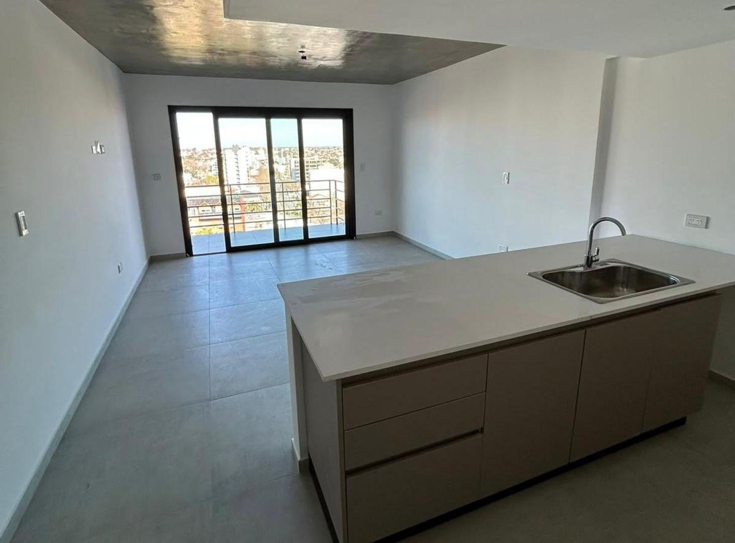 Foto de Monoambiente en alquiler Bernal Oeste, imagen 1