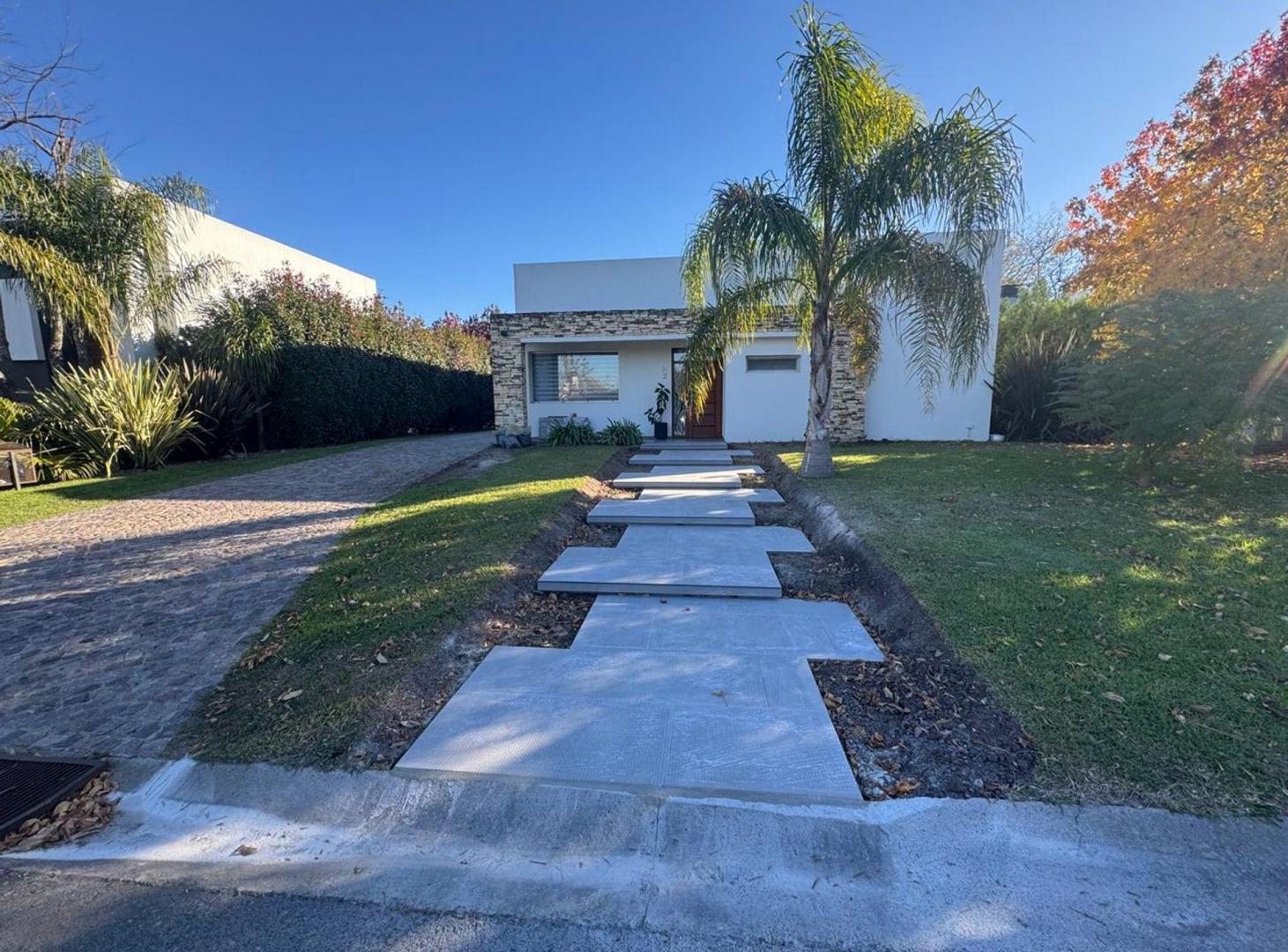 Foto de CASA VENTA FINCAS DE HUDSON CON PILETA 4 AMBIENTES, imagen 1