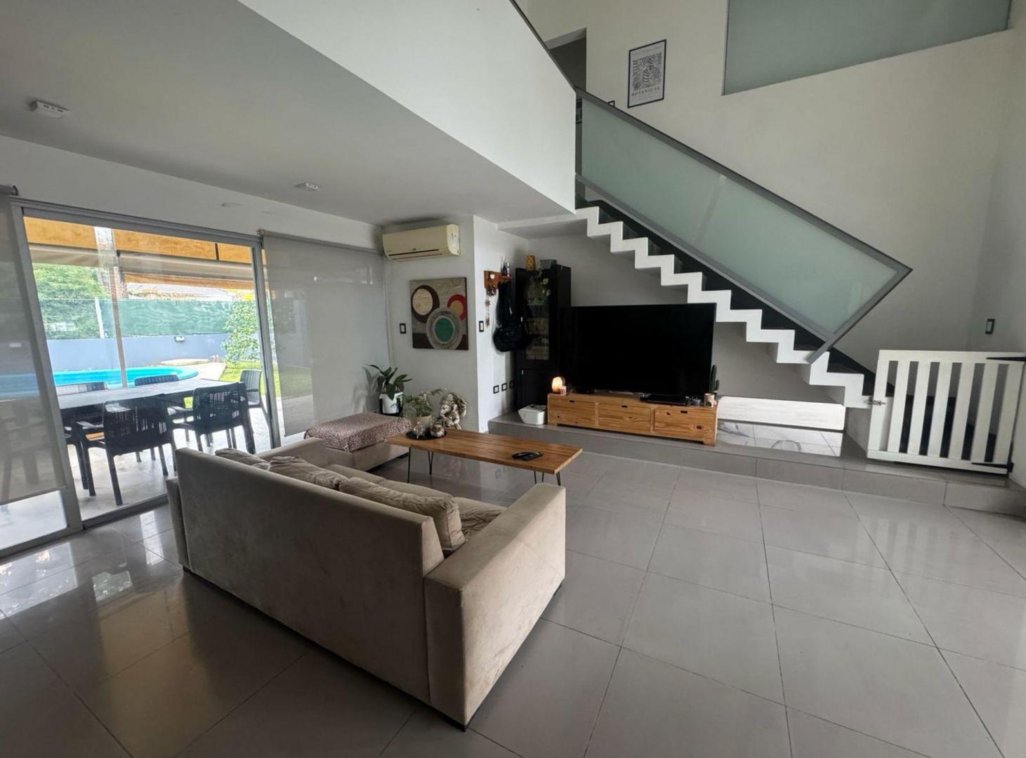 Foto de VENTA CASA 4 AMB CON PILETA EL CARMENCITO, imagen 3