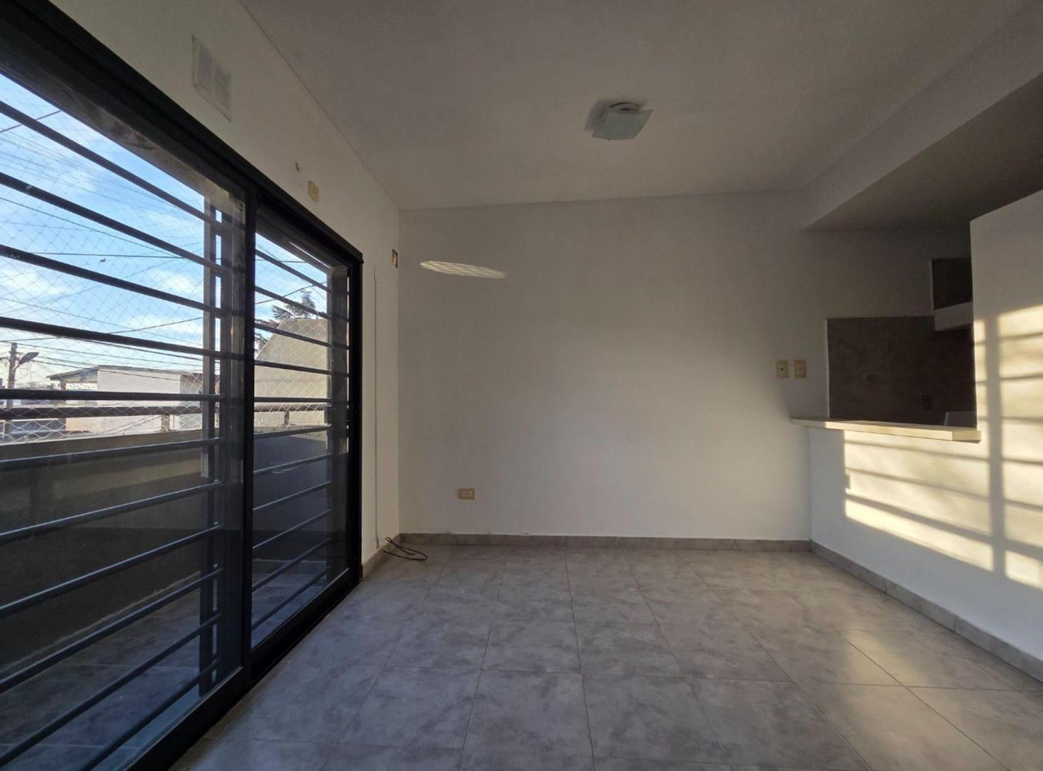 Foto de ALQUILER DEPARTAMENTO 2 AMBIENTES EN BERNAL, imagen 3