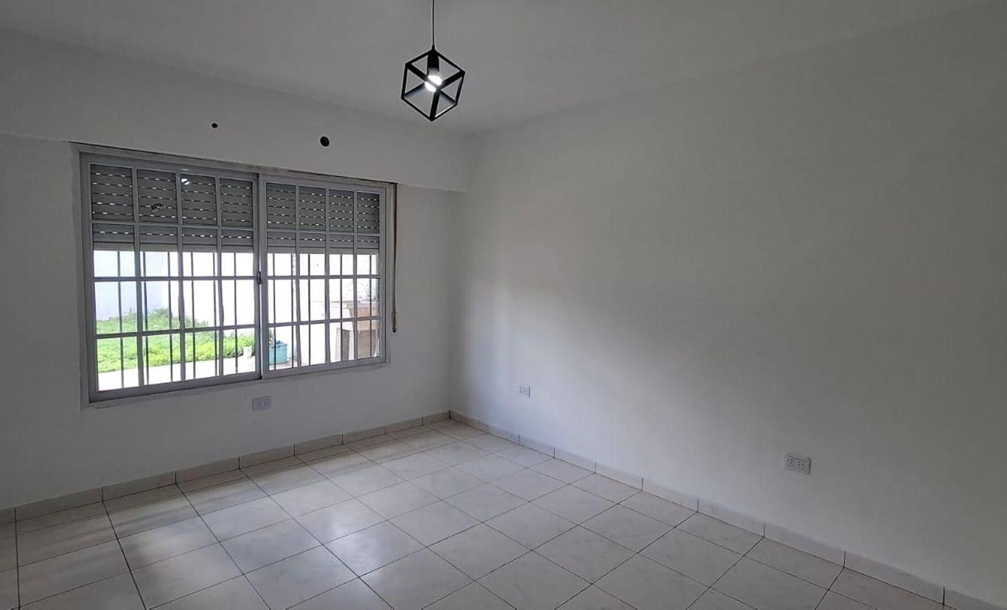 Foto de VENTA CASA 3 AMBIENTES PARQUE EZPELETA QUILMES, imagen 2