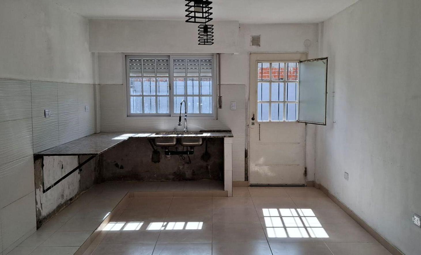 Foto de VENTA CASA 3 AMBIENTES PARQUE EZPELETA QUILMES, imagen 4