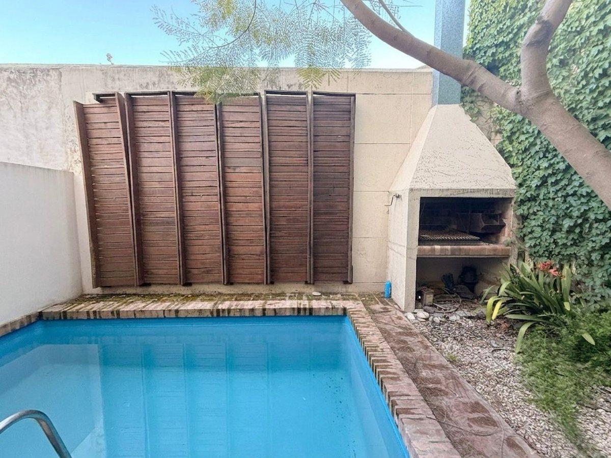 Foto de VENTA DUPLEX 3 AMBIENTES JARDIN Y PILETA QUILMES, imagen 1