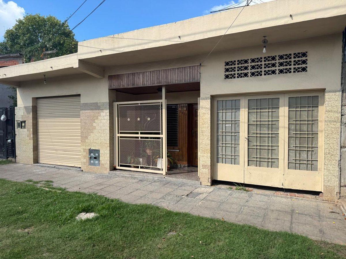 Foto de CASA 3 AMBIENTES CON PATIO FLORENCIO VARELA, imagen 2
