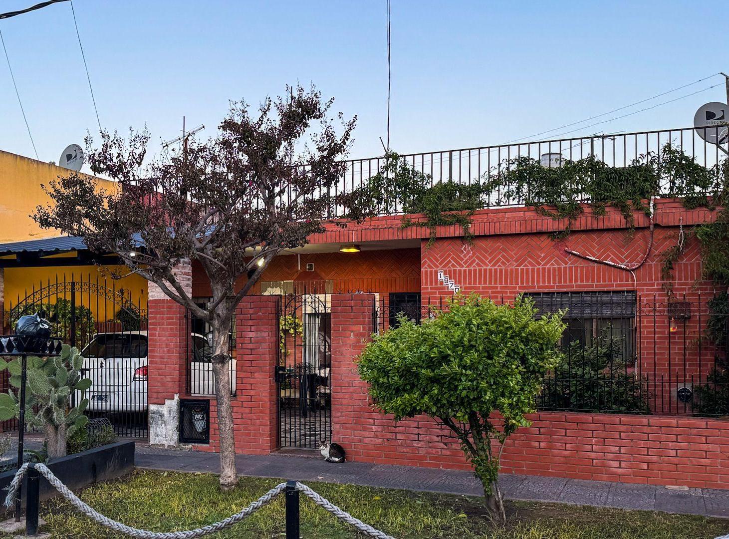 Foto de VENTA CASA 3 AMBIENTES CON COCHERA EN SOLANO, imagen 2