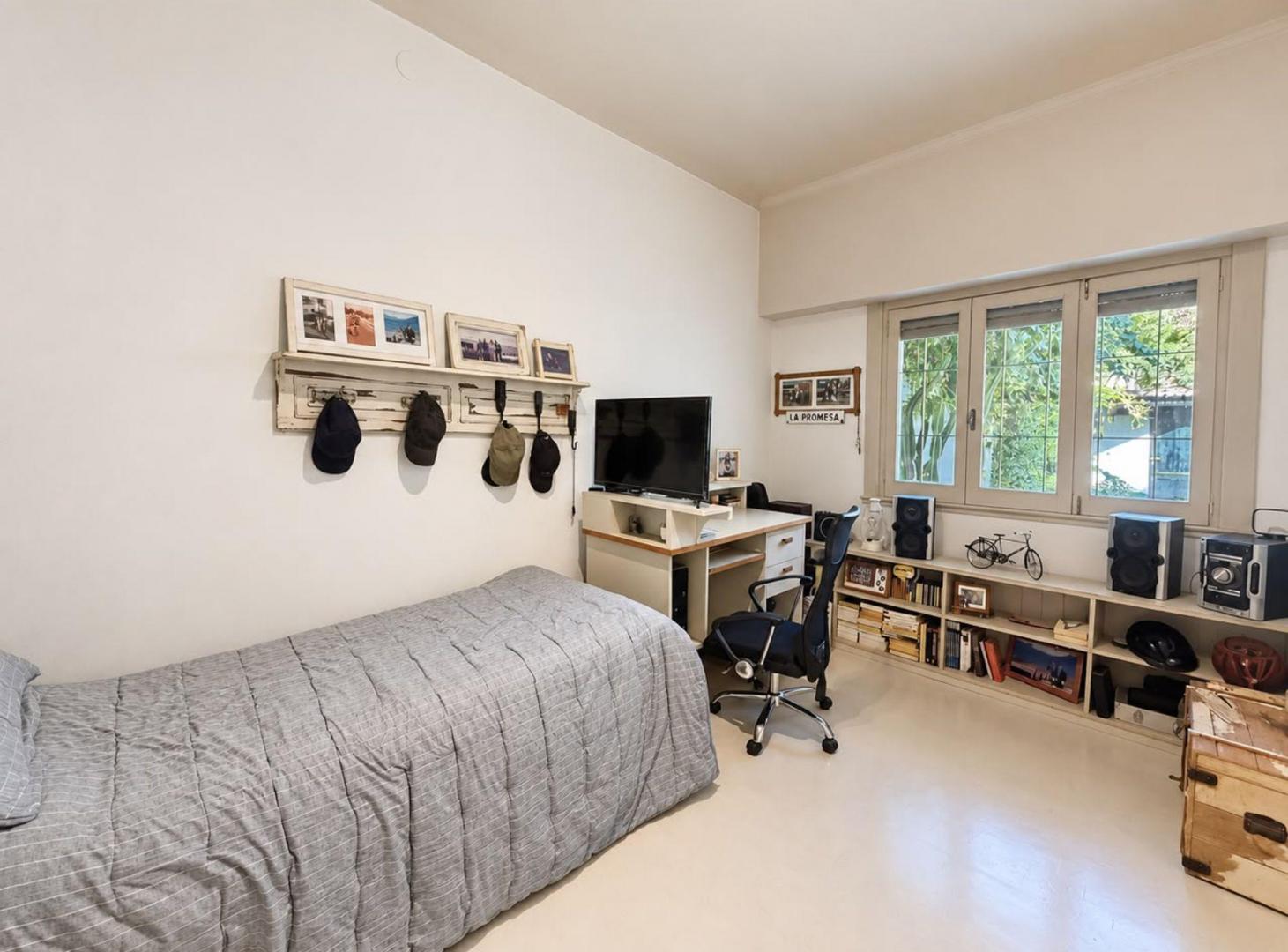 Foto de VENTA CASA 5 AMBIENTES CON FONDO APTA CREDITO, imagen 5