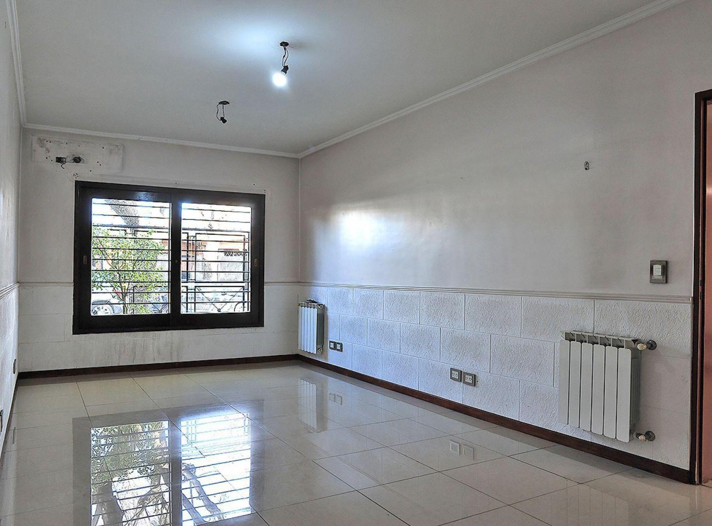 Foto de ALQUILER CASA 7 AMB - COCHERA,JARDIN Y QUINCHO, imagen 4