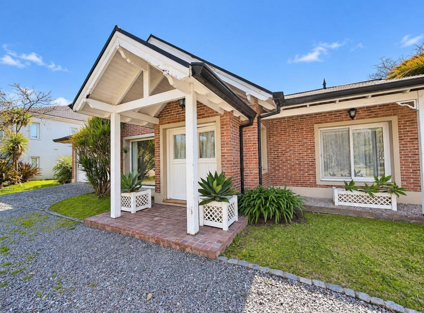 Foto de VENTA CASA BARRIO CERRADO QUILMES, imagen 1