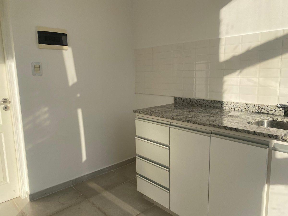 Foto de Monoambiente oficina en venta con cochera Quilmes, imagen 5