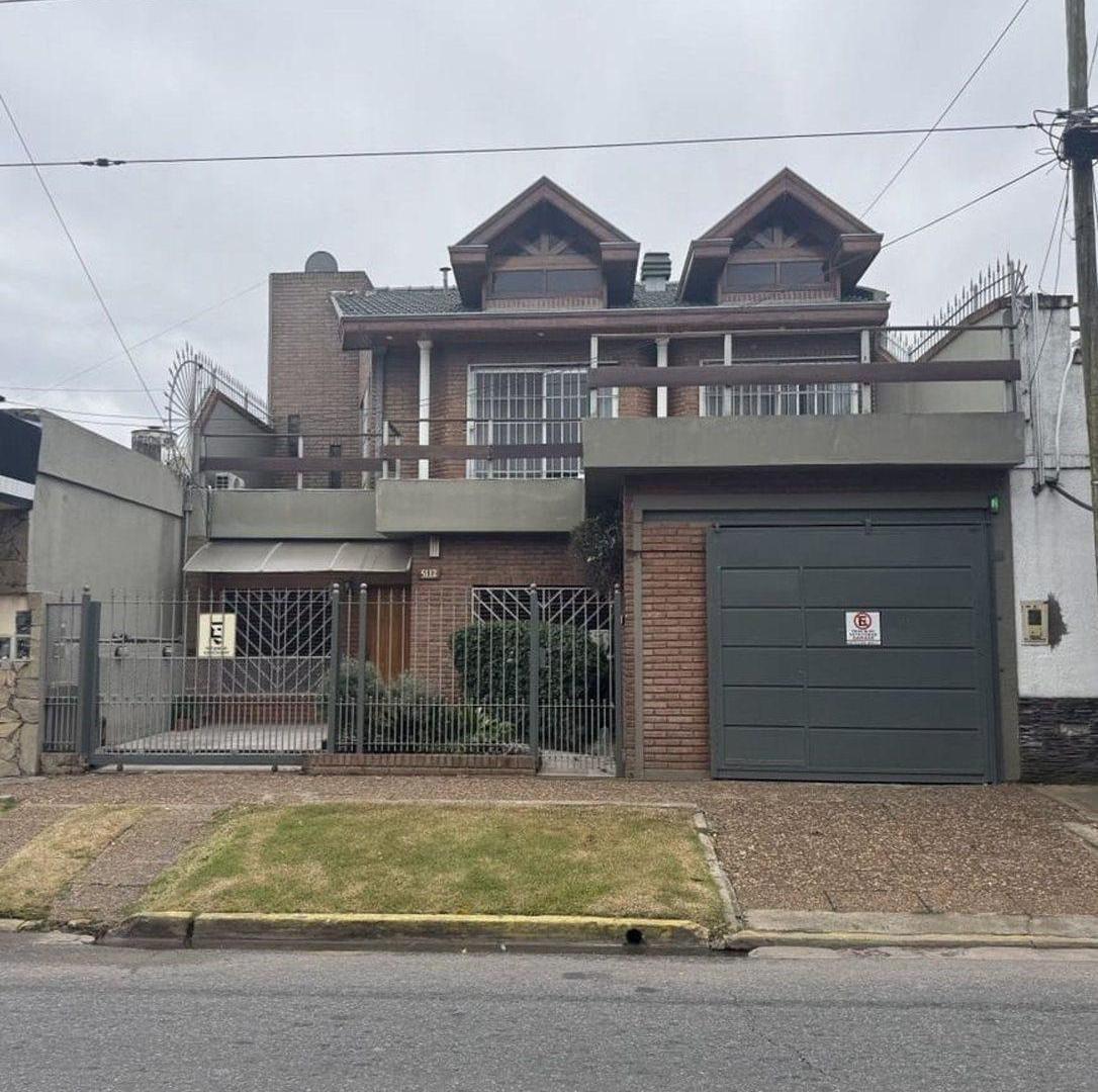 Foto de Venta casa 5 Ambientes Berazategui, imagen 1