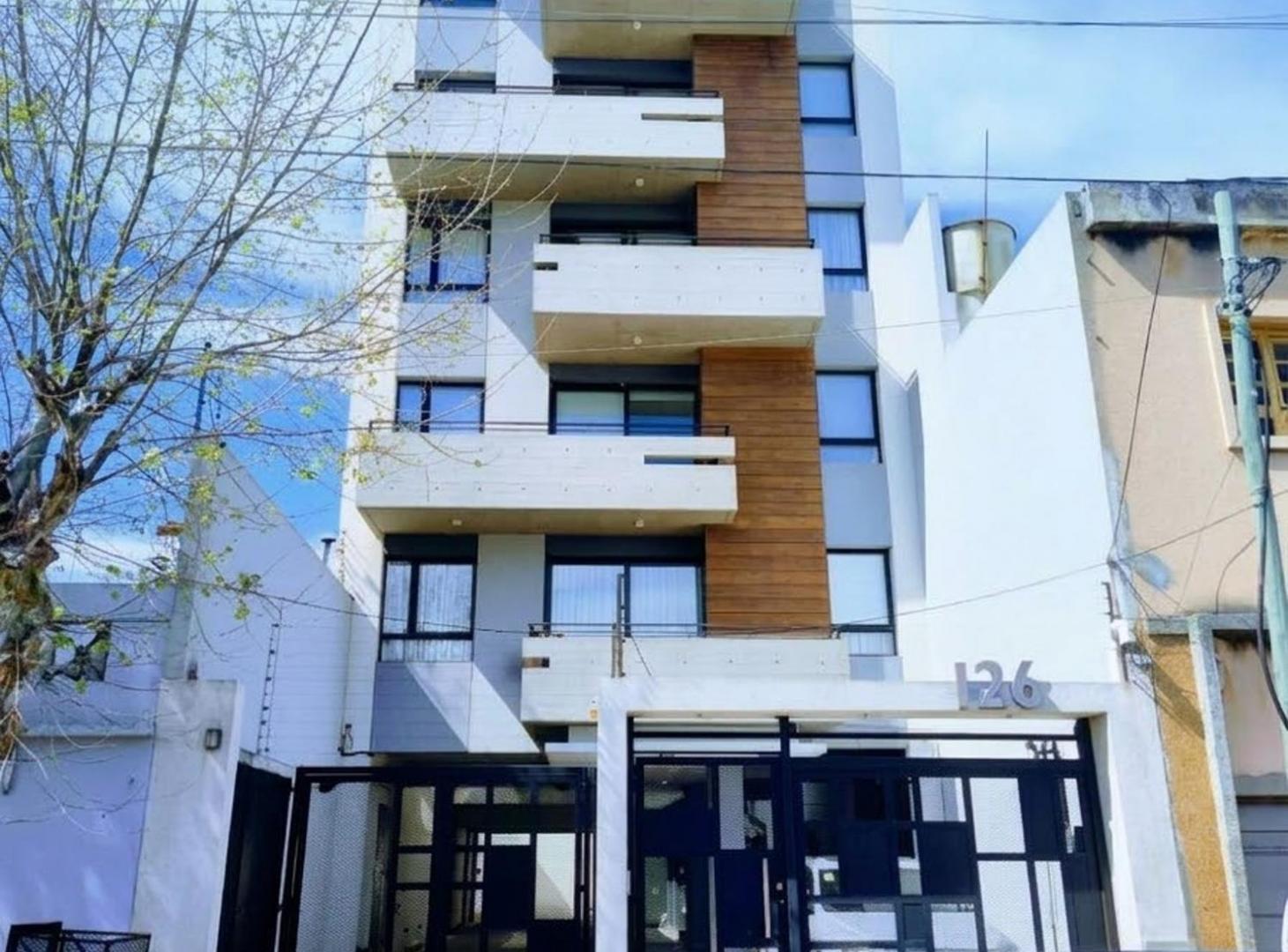 Foto de Venta departamento 3 amb con cochera en Bernal, imagen 1