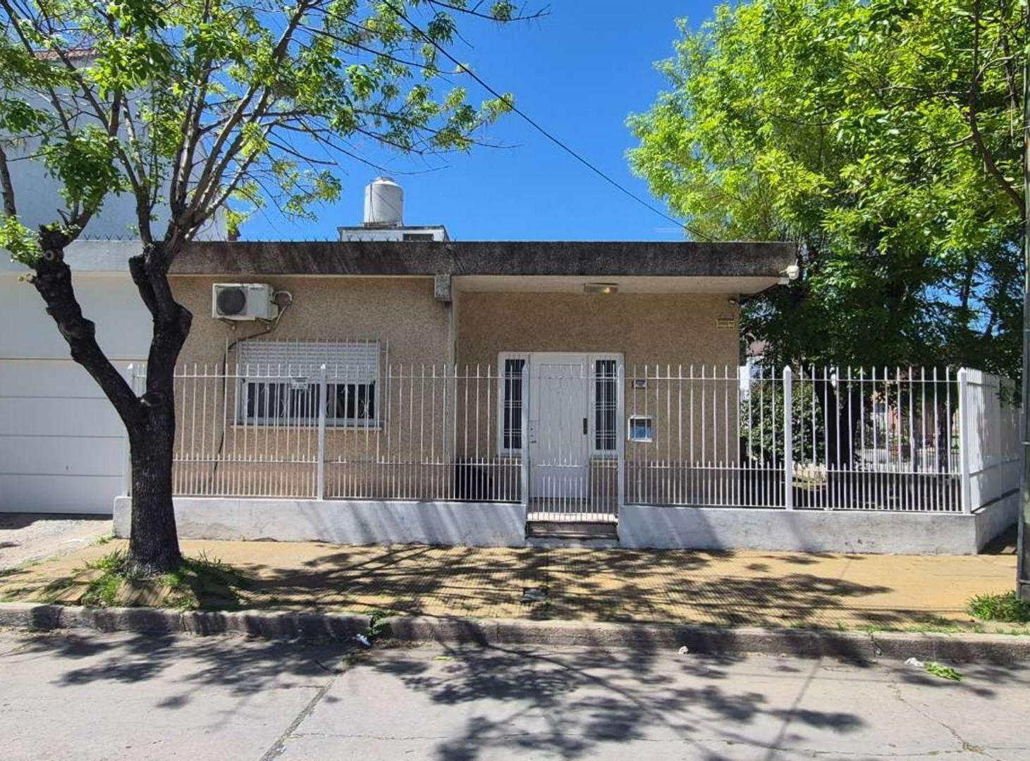 Foto de Venta Ph de 3 Ambientes con Cochera en Bernal, imagen 2