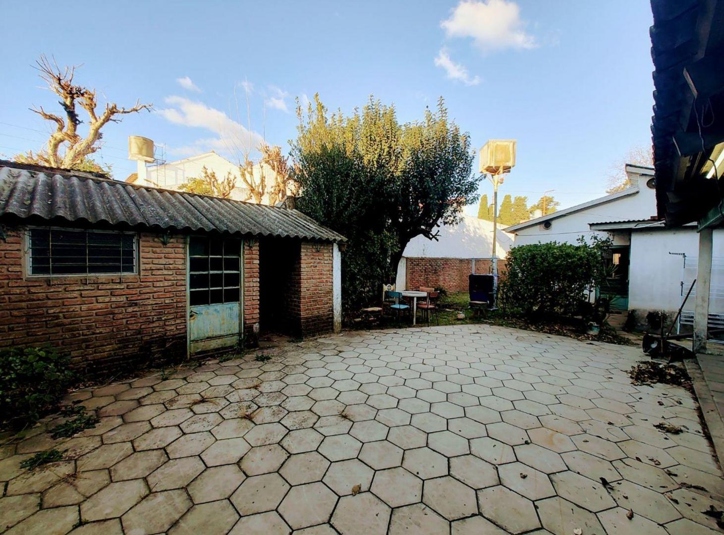 Foto de Venta casa 3 amb c/ patio en Quilmes Oeste PERMUTA, imagen 2