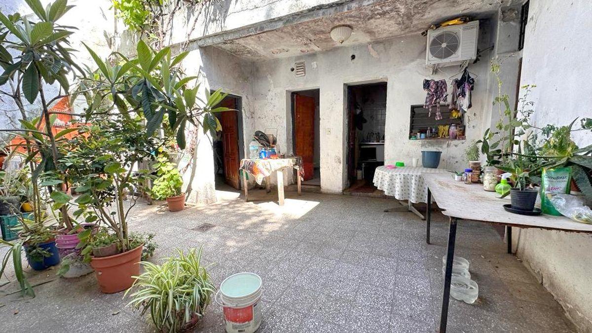 Terreno de 156 m2 en venta en Saavedra con frente de 12 m2