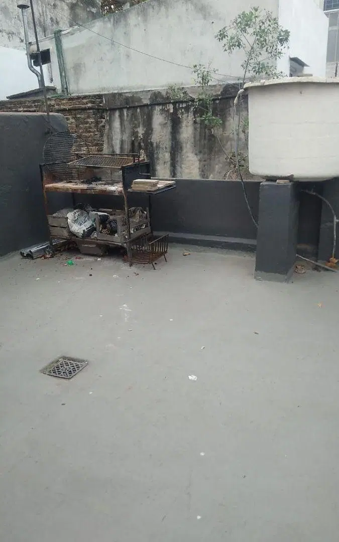 PH (Entrada por Pasillo), 3 Amb. Para Refaccionar, con Patio y Terraza 5