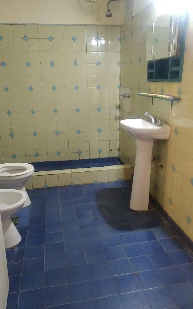 PH (Entrada por Pasillo), 3 Amb. Para Refaccionar, con Patio y Terraza 4