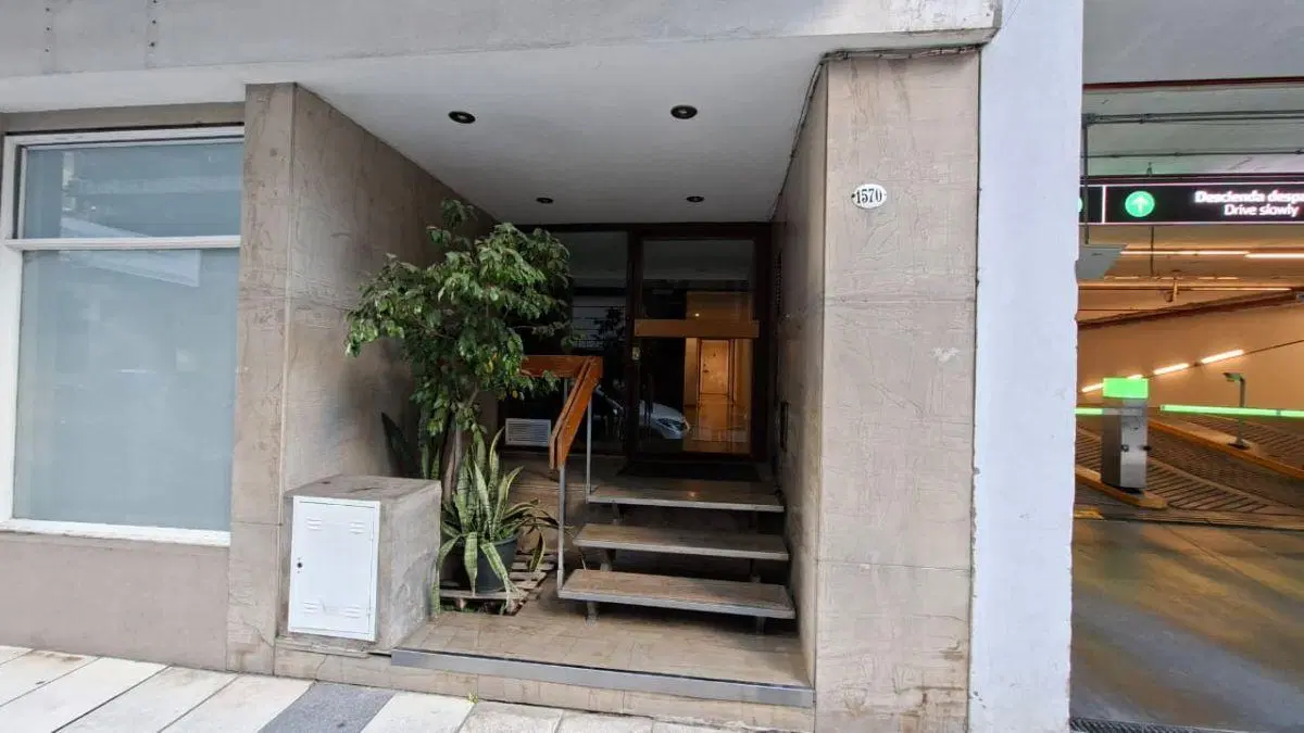 2 ambientes lateral antiguo a media cuadra de av. Libertador 3