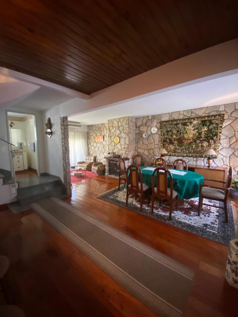 Excelente casa 5 ambientes