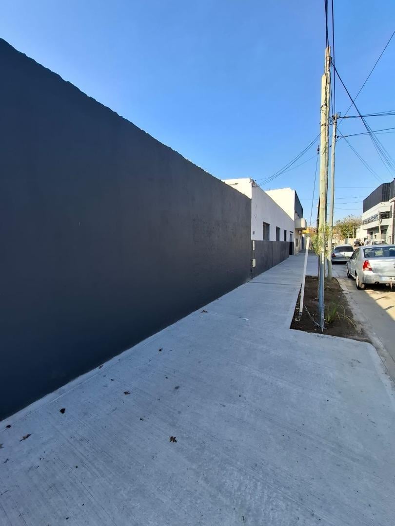 Excelente Galpón Zona Industrial a estrenar