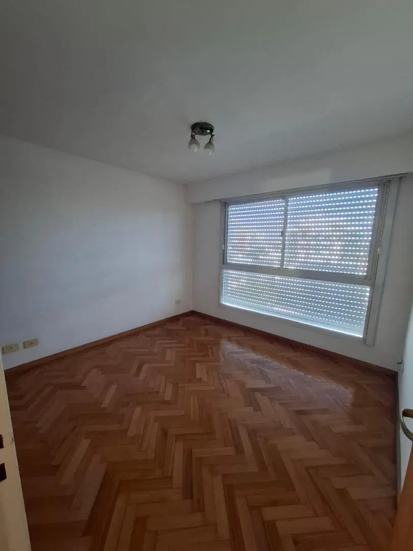 Excelente departamento de 2 ambientes con cochera 4