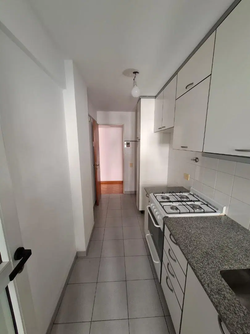 Excelente departamento de 2 ambientes con cochera 5