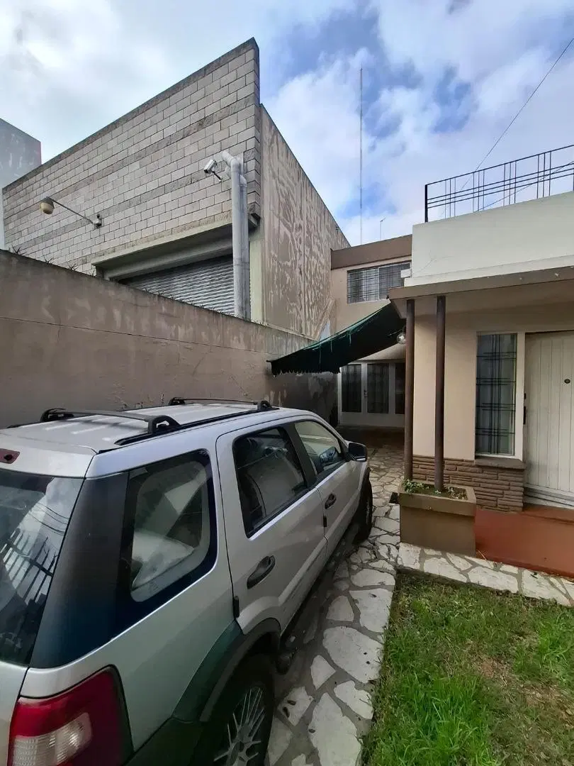 Casa 3 ambientes con cochera cubierta 2