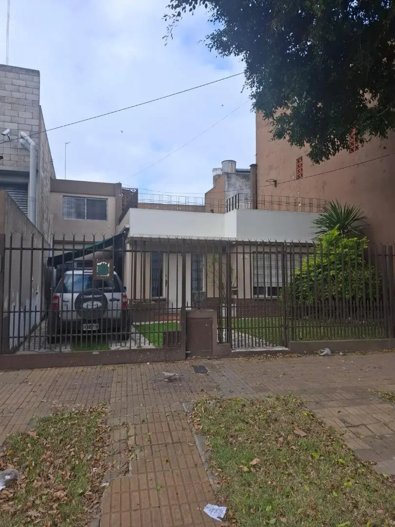 Casa 3 ambientes con cochera cubierta 4