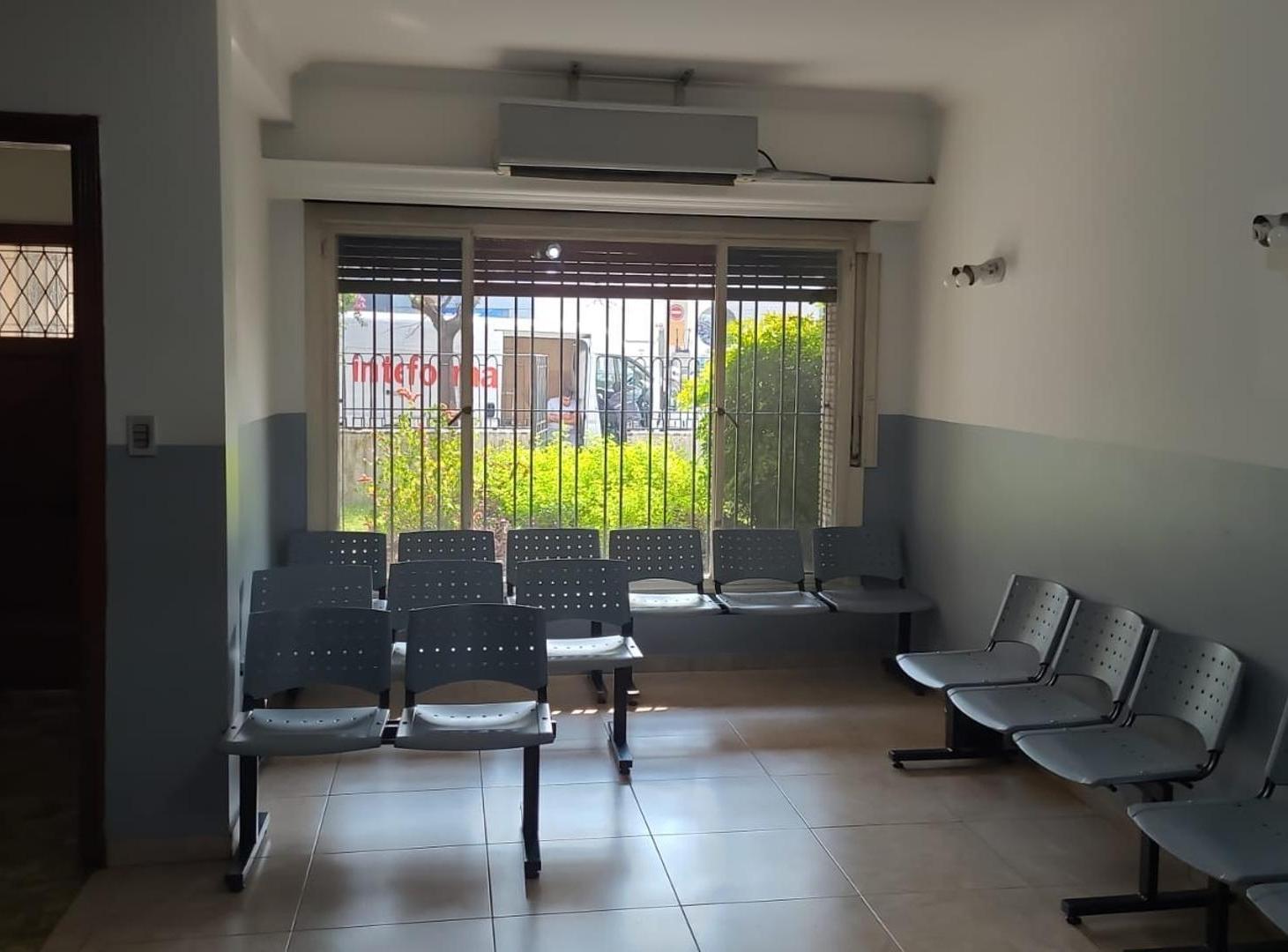 Foto de Lote 649,5 m² + Propiedad en 2 Plantas con Renta, imagen 2