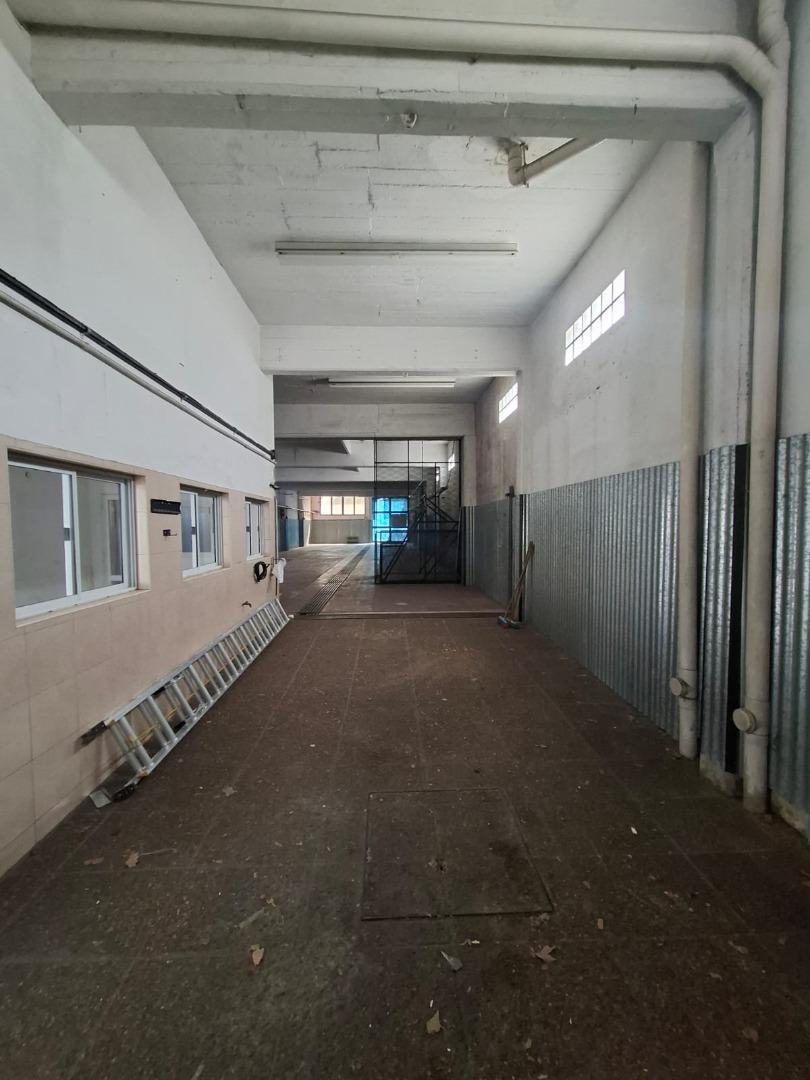 Foto de Excelente galpón en alquiler – 2 plantas ZONA COMERCIAL, imagen 1