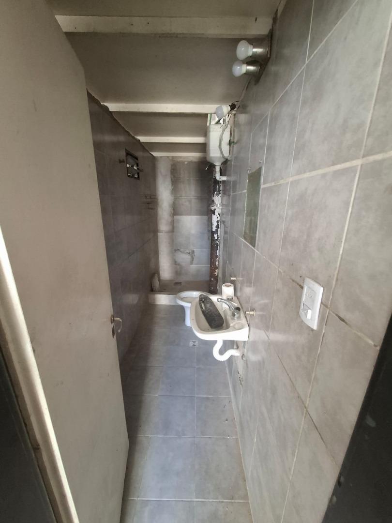 Foto de Galpón zona residencial en alquiler, imagen 3