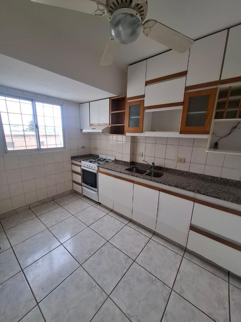 Foto de Departamento 3 ambientes con balcón por escalera, imagen 1