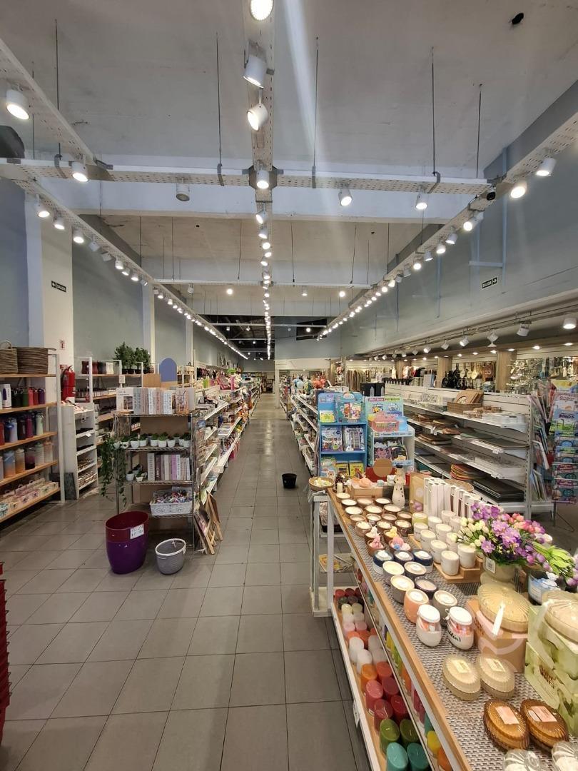 Foto de Excelente local comercial en alquiler sobre Av. Mitre, imagen 4