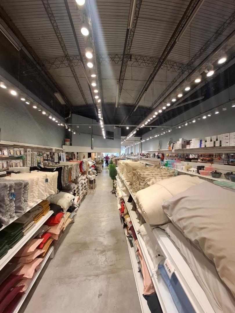Foto de Excelente local comercial en alquiler sobre Av. Mitre, imagen 5