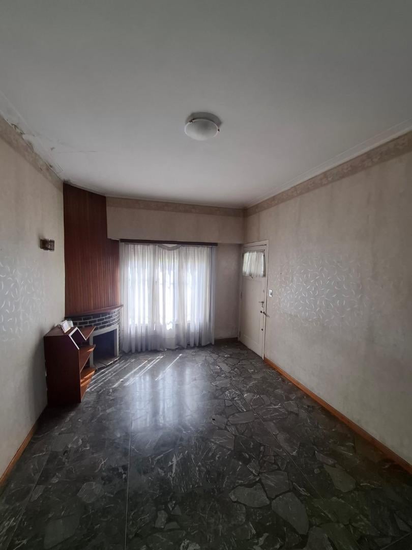 Foto de Chalet de 4 ambientes con cochera, patio y terraza, imagen 4
