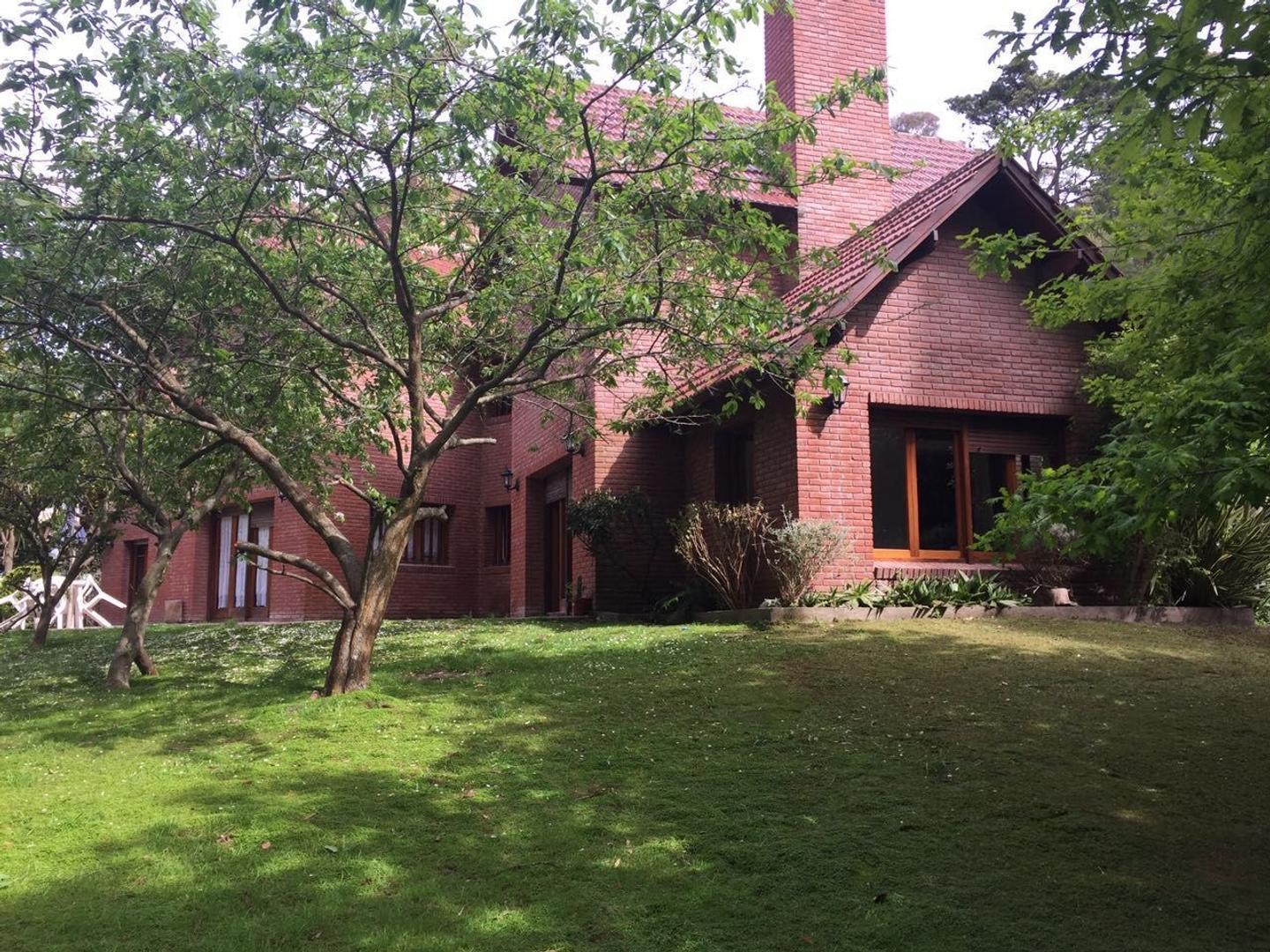 Chalet 5 amb. Bosque Peralta Ramos
