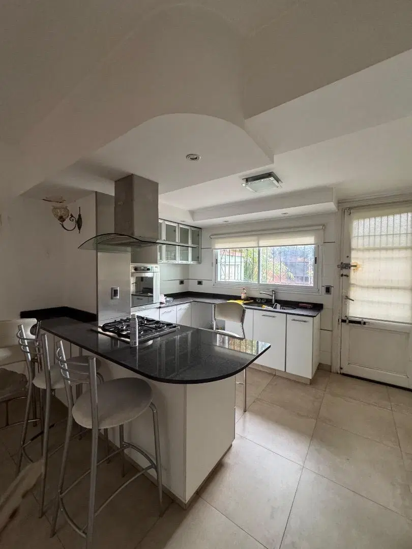 Alquiler Chalet 5 amb. Zona Guemes 5