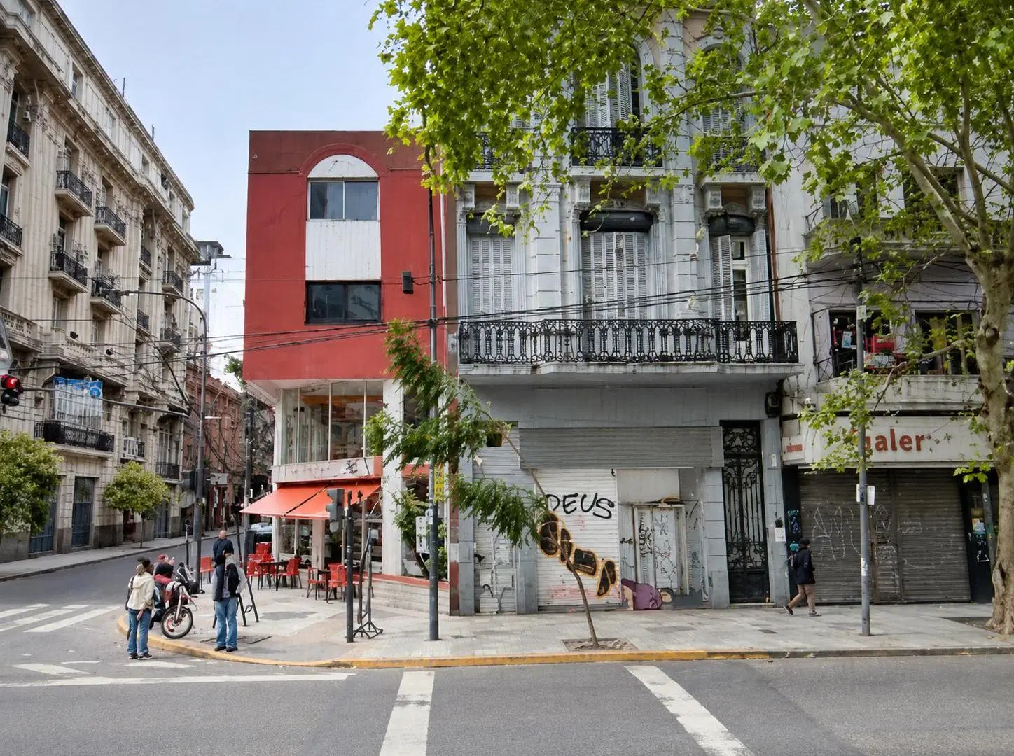 LOCAL EN ALQUILER EN Av CORRIENTES AL 1900 4