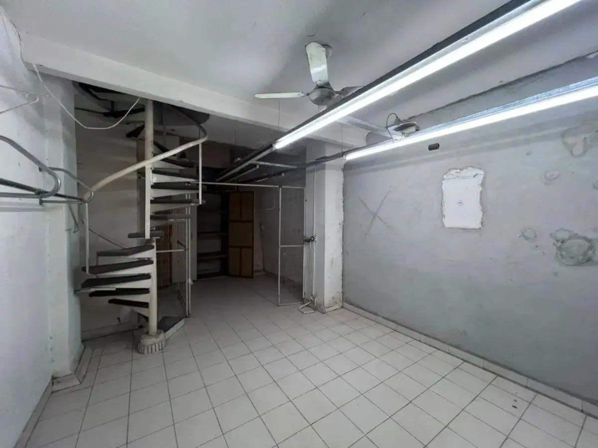 Local Comercial en Venta | Inversión Estratégica en el Corazón de Recoleta 2